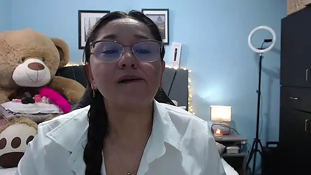 Snapshot of AngelRouss chatting on 10.21.25 AngelRouss online show from 10.21.25