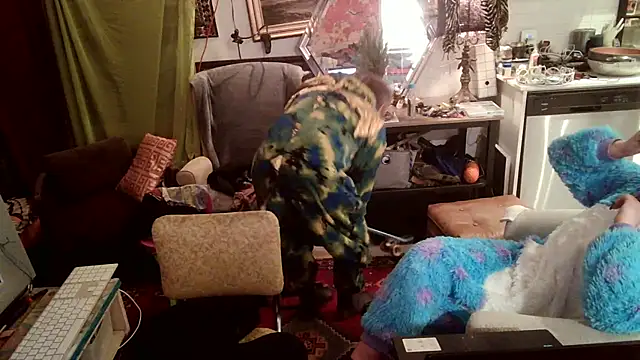 Snapshot of SilverandFox chatting on 03.21.25 SilverandFox online show from 03.21.25