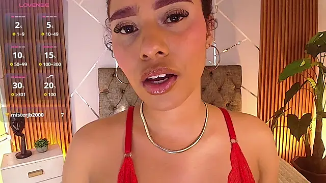 Snapshot of charlottee_white chatting on 05.23.26 charlottee white online show from 05.23.26