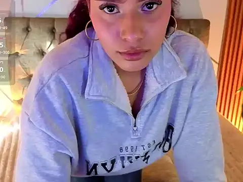 Snapshot of charlottee_white chatting on 07.25.26 charlottee white online show from 07.25.26
