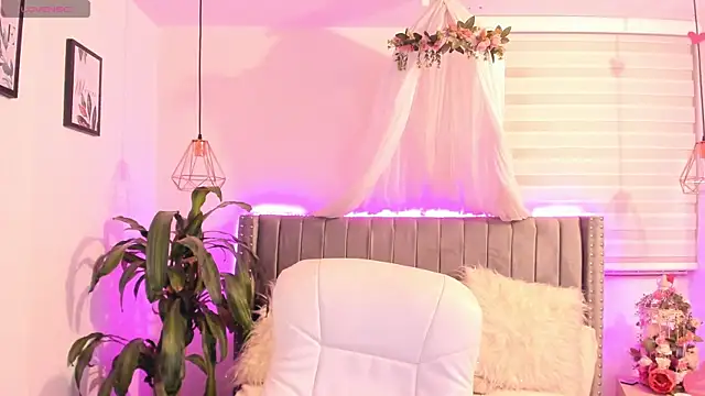 Snapshot of vanesa_moon__ chatting on 02.14.25 vanesa moon online show from 02.14.25