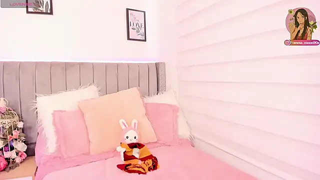 Snapshot of vanesa_moon__ chatting on 09.12.25 vanesa moon online show from 09.12.25