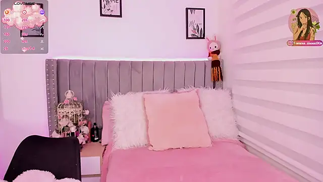 Snapshot of vanesa_moon__ chatting on 12.02.25 vanesa moon online show from 12.02.25