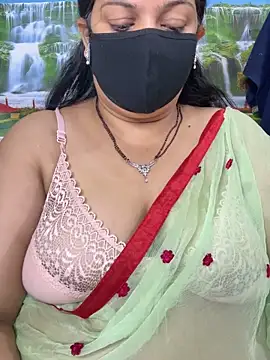 Snapshot of FlatVincy4 chatting on 09.11.25 FlatVincy4 online show from 09.11.25