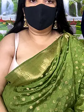 Snapshot of FlatVincy4 chatting on 09.12.25 FlatVincy4 online show from 09.12.25