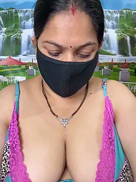 Snapshot of FlatVincy4 chatting on 09.19.25 FlatVincy4 online show from 09.19.25