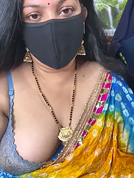 Snapshot of FlatVincy4 chatting on 09.29.25 FlatVincy4 online show from 09.29.25