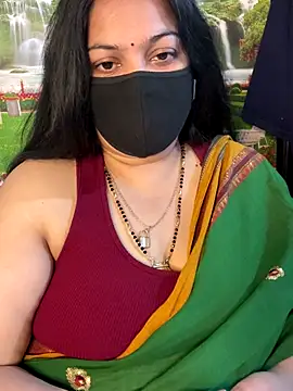 Snapshot of FlatVincy4 chatting on 10.08.25 FlatVincy4 online show from 10.08.25