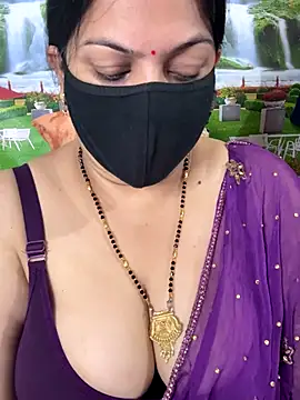 Snapshot of FlatVincy4 chatting on 10.16.25 FlatVincy4 online show from 10.16.25