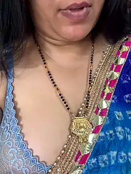 Snapshot of FlatVincy4 chatting on 10.17.25 FlatVincy4 online show from 10.17.25