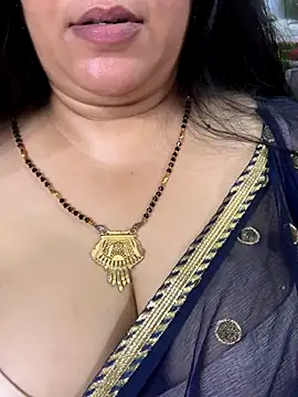 Snapshot of FlatVincy4 chatting on 10.18.25 FlatVincy4 online show from 10.18.25