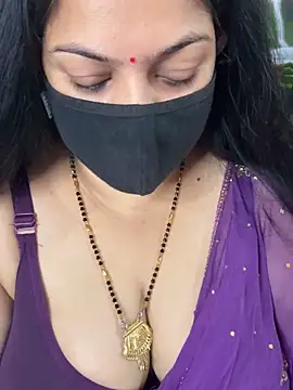 Snapshot of FlatVincy4 chatting on 10.19.25 FlatVincy4 online show from 10.19.25