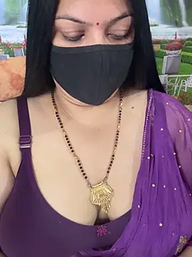 Snapshot of FlatVincy4 chatting on 10.26.25 FlatVincy4 online show from 10.26.25