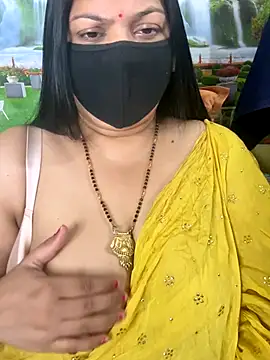 Snapshot of FlatVincy4 chatting on 10.28.25 FlatVincy4 online show from 10.28.25