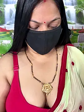 Snapshot of FlatVincy4 chatting on 10.30.25 FlatVincy4 online show from 10.30.25