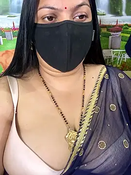 Snapshot of FlatVincy4 chatting on 10.31.25 FlatVincy4 online show from 10.31.25