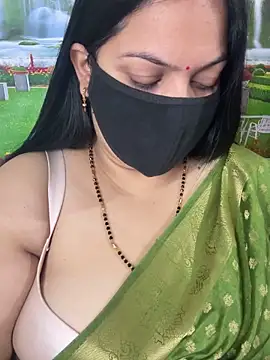 Snapshot of FlatVincy4 chatting on 11.05.25 FlatVincy4 online show from 11.05.25