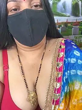 Snapshot of FlatVincy4 chatting on 11.08.25 FlatVincy4 online show from 11.08.25