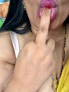 Snapshot of FlatVincy4 chatting on 11.10.25 FlatVincy4 online show from 11.10.25