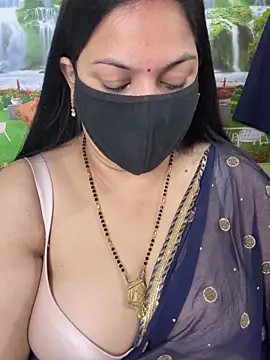 Snapshot of FlatVincy4 chatting on 11.11.25 FlatVincy4 online show from 11.11.25