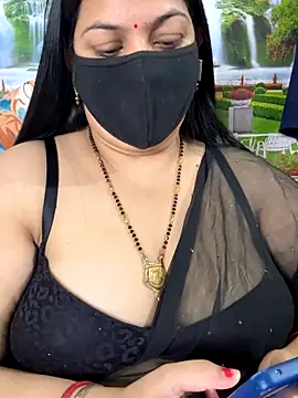 Snapshot of FlatVincy4 chatting on 11.12.25 FlatVincy4 online show from 11.12.25