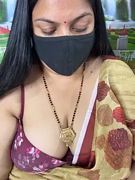 Snapshot of FlatVincy4 chatting on 11.17.25 FlatVincy4 online show from 11.17.25