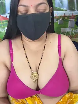 Snapshot of FlatVincy4 chatting on 11.18.25 FlatVincy4 online show from 11.18.25