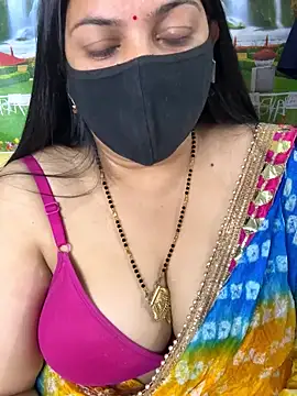 Snapshot of FlatVincy4 chatting on 11.18.25 FlatVincy4 online show from 11.18.25