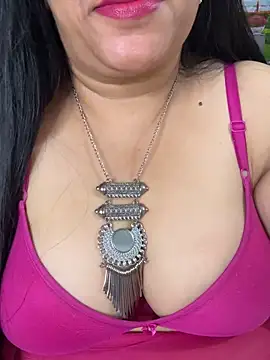 Snapshot of FlatVincy4 chatting on 11.19.25 FlatVincy4 online show from 11.19.25