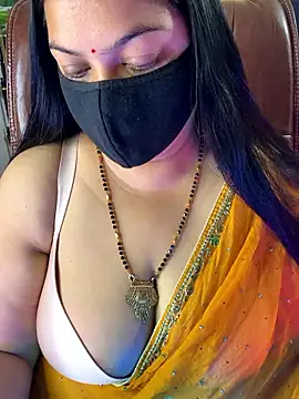 Snapshot of FlatVincy4 chatting on 11.20.25 FlatVincy4 online show from 11.20.25