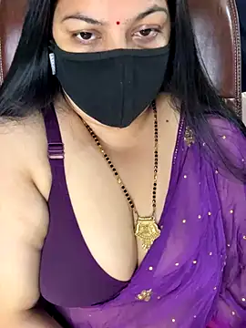 Snapshot of FlatVincy4 chatting on 11.22.25 FlatVincy4 online show from 11.22.25