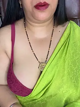 Snapshot of FlatVincy4 chatting on 11.27.25 FlatVincy4 online show from 11.27.25