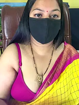 Snapshot of FlatVincy4 chatting on 11.29.25 FlatVincy4 online show from 11.29.25