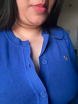 Snapshot of FlatVincy4 chatting on 12.01.25 FlatVincy4 online show from 12.01.25