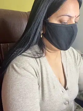 Snapshot of FlatVincy4 chatting on 12.16.25 FlatVincy4 online show from 12.16.25