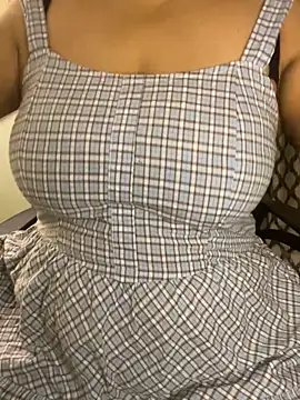 Snapshot of hot_menka chatting on 09.21.25 hot menka online show from 09.21.25