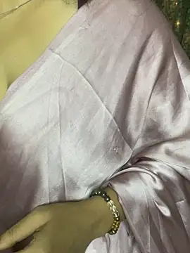 Snapshot of hot_menka chatting on 10.31.25 hot menka online show from 10.31.25