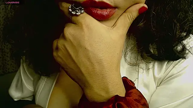 Snapshot of hot_menka chatting on 11.13.25 hot menka online show from 11.13.25