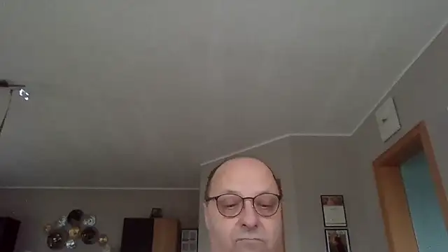 Snapshot of pumel60 chatting on 02.05.25 pumel60 online show from 02.05.25