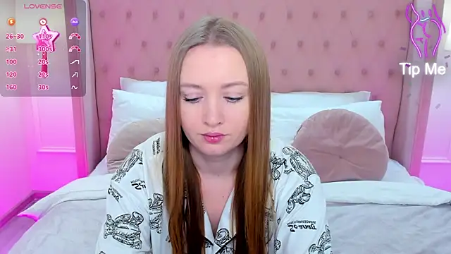 Snapshot of ChloeSug chatting on 11.09.25 ChloeSug online show from 11.09.25