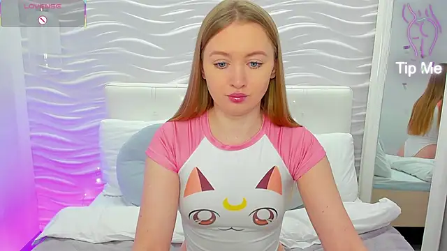 Snapshot of ChloeSug chatting on 11.25.25 ChloeSug online show from 11.25.25