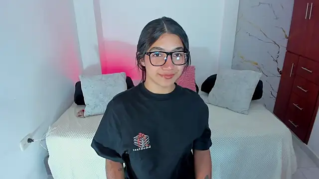 martina roldam online show from 05.04.26