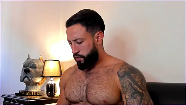 Snapshot of BradLeon_ chatting on 10.04.25 BradLeon  online show from 10.04.25