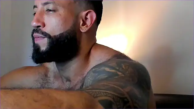 Snapshot of BradLeon_ chatting on 10.15.25 BradLeon  online show from 10.15.25