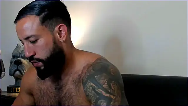 Snapshot of BradLeon_ chatting on 10.29.25 BradLeon  online show from 10.29.25