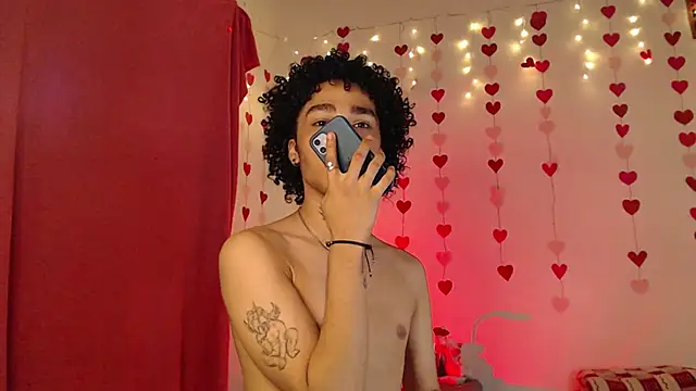 Snapshot of seven7xis chatting on 02.14.25 seven7xis online show from 02.14.25