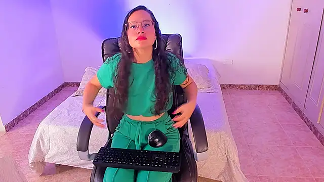 emmaTorres1 online show from 01.21.25