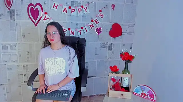 emmaTorres1 online show from 02.12.25