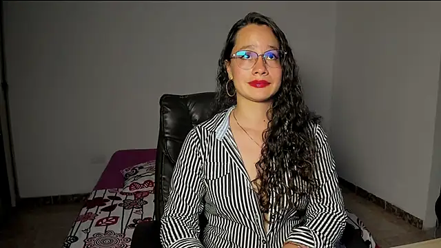 emmaTorres1 online show from 02.28.25