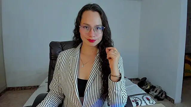 emmaTorres1 online show from 03.11.25